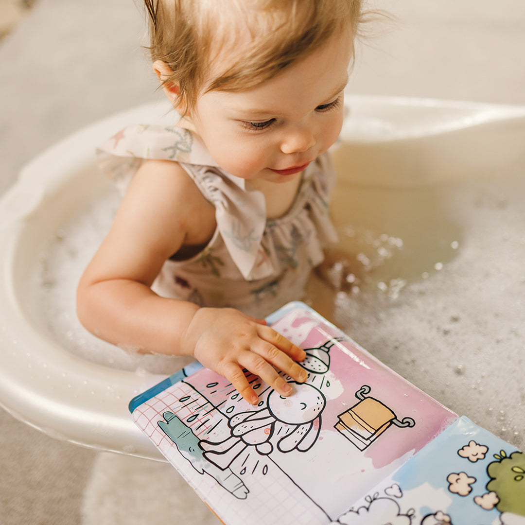 Splish, Splash! It's Time to Bathe! Magic Bath Book